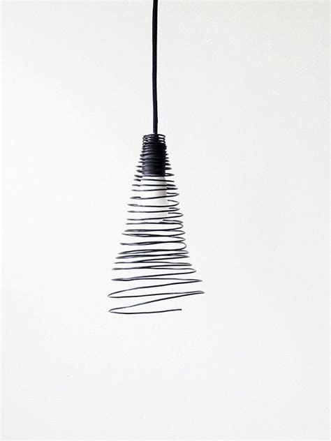 Si tratta di jära, paralume per lampada da tavolo, presenta una forma conica ed era color panna. Come creare lampadario con filo di alluminio | Lampadari ...