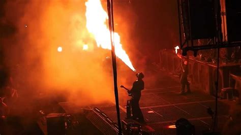 Скачать минус песни «feuer frei!» feuer frei! Rammstein - Feuer frei | Live Rammstein at O2 World in ...