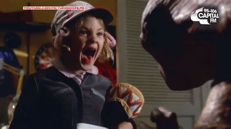 Watch Drew Barrymore Recreate Et Scream Scene 33 Years After Film Hit