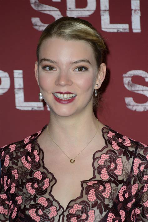 50 Anya Taylor Joy Split Background Luya Gallery