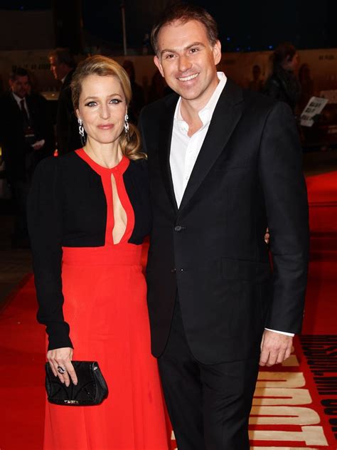 Gillian anderson was born on 9 august, 1968 in illinois. The Crown's Gillian Anderson's relationship history.