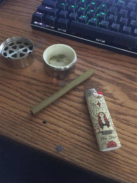 rolled a blunt to start my day r artofrolling