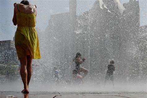 In Pictures How America Is Keeping Cool In The Heatwave World