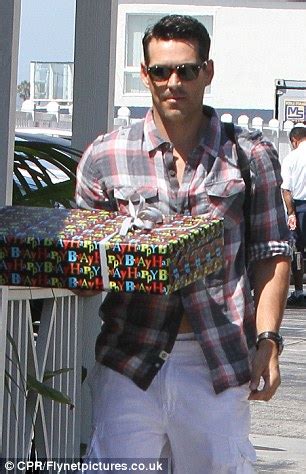 The author of many famous ch ildren's books and sto ries for adults. LeAnn Rimes blows out the candles on yet ANOTHER birthday ...