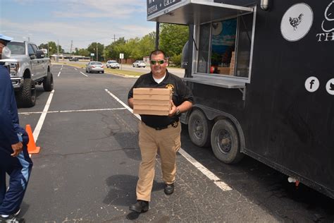 Rrspin Sheriffs Office Treated To Pizza As A Gesture Of Thanks