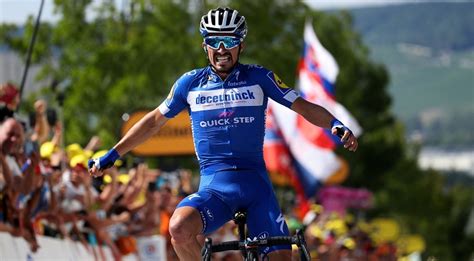 Julian alaphilippe marches to a different drumbeat. Tour de France: Julian Alaphilippe extends lead with time-trial win - In the Bunch