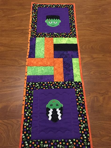 This is just so darn CUTE!! | Halloween table runners, Halloween table ...