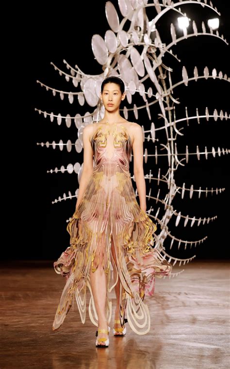 The 30 Dreamiest Looks From Paris Haute Couture Crazy Dresses