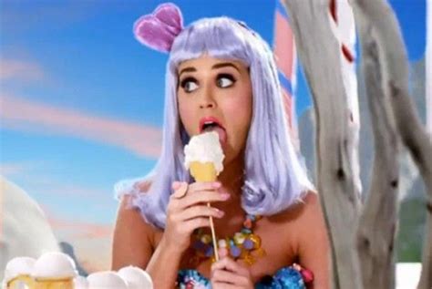Celebrities Eating Ice Cream Sexy Sundae II Beautiful Women Eating Ice Cream SLIDESHOW So