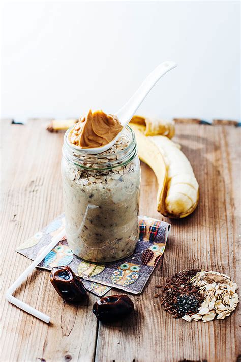 3 eggs, toast with butter, bowl of chow mein x2 for snacks, large sandwich with mayo, pastrami and 2 pieces of muenster and avocado o. Almond milk, oats, flax seeds, cinnamon, chia seeds ...