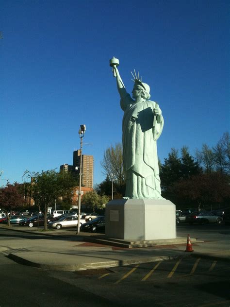 Replica Of The Statue Of Liberty Brooklyn Museum Parking L Flickr