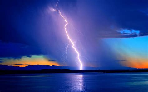 Pin By Valerie Penney On Lightning Lightning Storm Lightning Strikes
