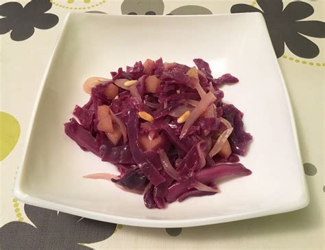 Recetas para cocinillas: Lombarda con manzana caramelizada y piñones