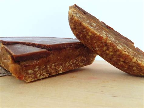 Vegan Raw Salted Caramel Slice • Caroline Høgh Groth