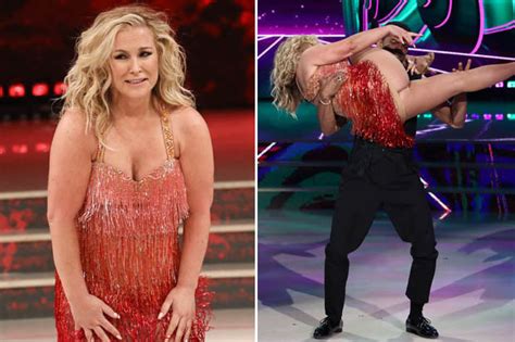 Anastacia Wardrobe Malfunction Dancing With The Stars Spells Disaster Daily Star