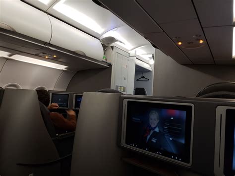 Revizuirea Companiei Aeriene American Airlines Business Class