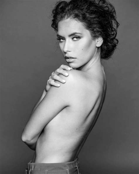 Amelia Lamarche Topless And Sexy 30 Photos The Fappening