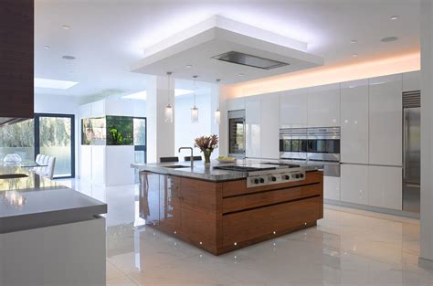 Roundhouse Urbo High Gloss Kitchen Homify