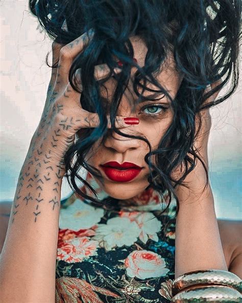 Pin By Rachelle Cabrera On Ocean 8 In 2020 Rihanna Vogue Rihanna