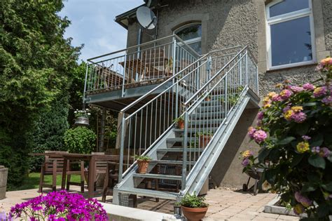 Die gartentreppe ist die schnellste verbindung zu ihrem garten Balkon Mit Treppe In Den Garten