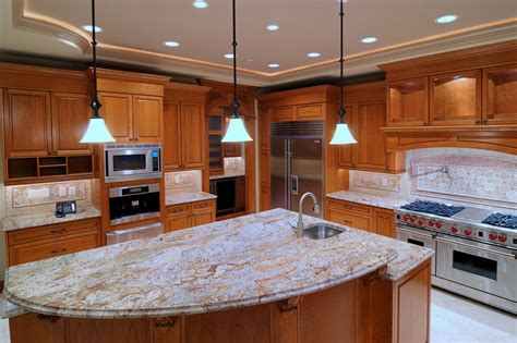 Mouldings crown moulding above kitchen cabinets to create the. מטבחים מעוצבים - סטייל חדש ב PT | Kitchen cabinet crown ...