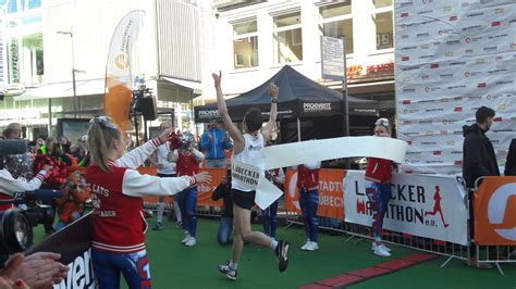 Bitte wählen sie eine filiale, um sämtlichen dazugehörigen informationen zu erhalten, wie. Sören Bach gewinnt erneut den Marathon in Lübeck - hamburg ...