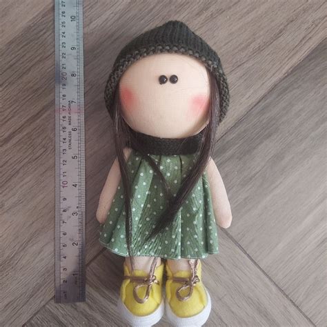 کمدا قیمت و خرید عروسک دختر روسی ابعاد 25 سانتی متر رنگ لباس و کلاه