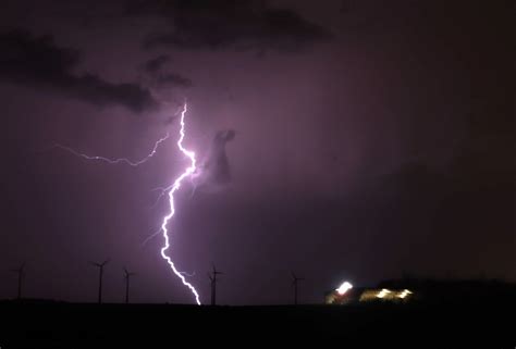 Photo Lightning Strikes Between Wind Turbines Near Worthington The