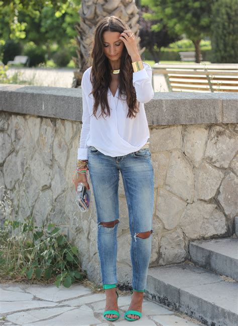 Hot Fashion Trend 17 Stylish Outfit Ideas With Ripped Jeans