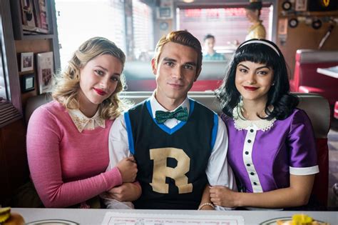 Riverdale 100th Episode Photos Tease Return To Classic Archie