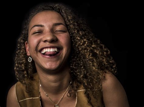 20 Photos That Show What Women Really Look Like When They Laugh Face