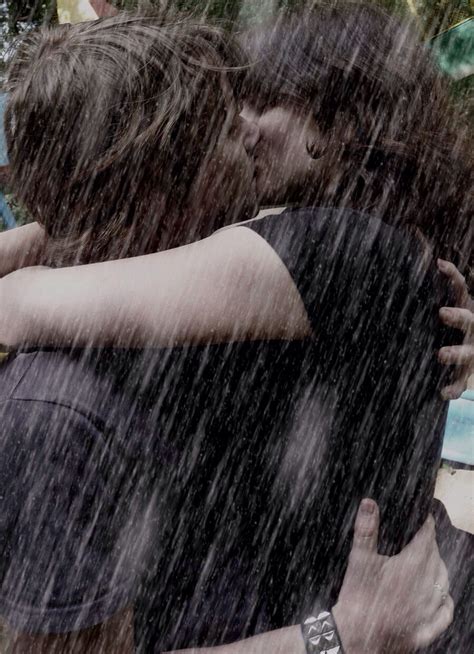 Couple Kissing In The Rain Dance In The Rain I Love Rain Kissing In The Rain Walking In The