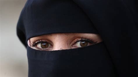 Müssen Frauen Im Islam Eine Burka Oder Einen Niqab Tragen Pilatustoday