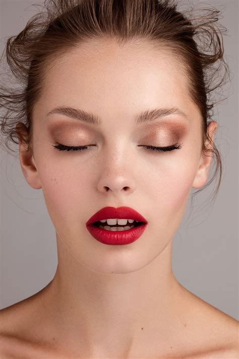 Pin By Rachelle Ross On Pale Skin In 2020 Red Lip Makeup Wedding