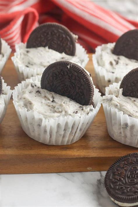 These treats are simple enough for kids to get involved and tasty enough that everyone will enjoy sharing a bite at the end. Oreo Cookie Desserts - EASY - Quick - Simple Chocolate ...
