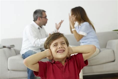 ¿qué es la negligencia parental? Constant family arguing can lead to childhood obesity ...