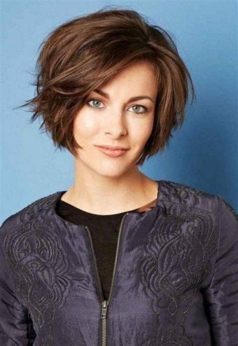 These cool short haircuts simultaneously tame and highlight thick hair. 2020 Latest Low Maintenance Short Haircuts For Thick Hair