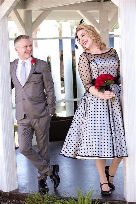 Elk huwelijkspakket bevat een persoonlijke wedding planner en ceremoniële coördinator en zelfs het basispakket bevat verse bloemen en professionele foto's. Las Vegas Weddings | Wedding in Vegas | Chapel of the ...