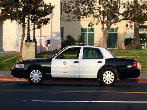 Government and police auctions seized cars from 0, boats, real estate, collectibles and jewelry. Fichier:Los Angeles police car.jpg — Wikipédia