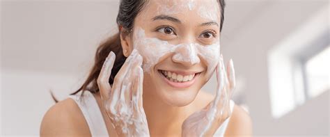 How To Properly Wash Your Face 7 Easy Tips To Follow