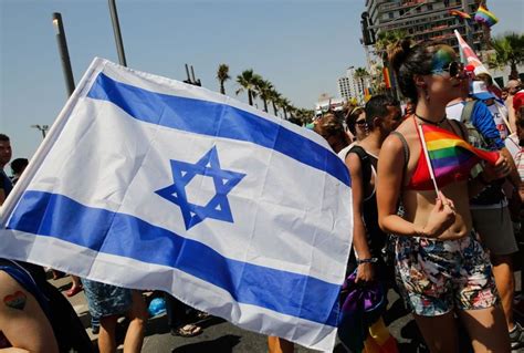 tel aviv lgbt pride parade draws 250 000 participants