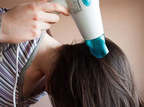 Stylist robert steinken has handled the famous hair of such celebrities as beyoncé, angelina jolie, and sandra bullock, and now he's going to show you how to handle your's. How to Have Beautiful Silky, Shiny, Straight Hair: 8 Steps