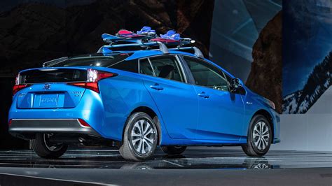 Giving each user more control, confidence and better mpg, are the the surface highlights. 2019 Toyota Prius gets on-demand AWD-e System - Autodevot