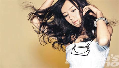 Black Rose Чжан Цзинчу в модном журнале