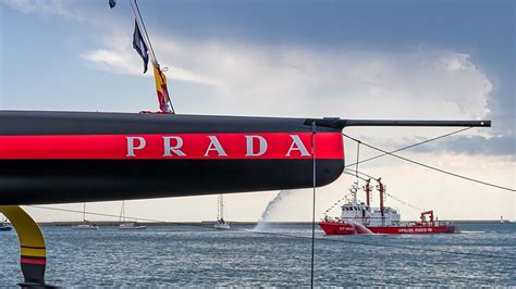 Fragrance luna rossa eau sport follows design of the luna rossa collection and repeats the shape of luna rossa sport edition from 2015, placing a transparent glass part on the new flacon above the white massive base. Luna Rossa Sailing Footwear: Prada und Adidas setzen die Segel