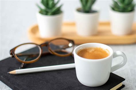 It is very compact (32.5 x 11 x 20.5 cm) but can produce up to 19 bars of pressure so that your coffee retains. BonMatic Mini Coffee Capsule Machine (Nespresso ...