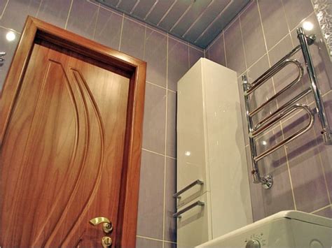 Bagaimana untuk memilih pintu untuk bilik mandi dan tandas foto contoh pembaikan 2021. Pintu untuk tandas dan bilik mandi (64 foto): plastik ...