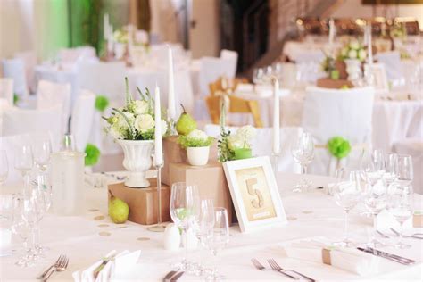 Der hochzeitstag ist bekanntlich der schönste tag im leben einer frau. Eine verrückte Hochzeitsdekoration zum Thema "Umzug": In ...