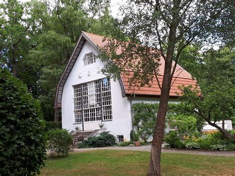 Wohngrundstück kaufen in berlin buckow, 890 m² grundstück das filetgrundstück verfügt über eine grundstücksfläche von ca890m² und ist derzeit mit einem modernisierten und top renovierten. Brecht Weigel Haus (Buckow) - Aktuelle 2020 - Lohnt es ...