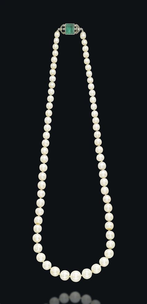 A Single Strand Natural Pearl Emerald And Diamond Necklace Jewelry